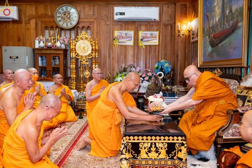 ภาพ No.84924:พิธีทำสามีจิกรรมและรับฟังโอวาท จากพระผู้ใหญ่ พระมหาเถระ พระสังฆาธิการ เนื่องในเทศกาลเข้าพรรษา ของคณะสงฆ์วัดพระธรรมกาย นำโดยหลวงพ่อทัตตชีโว วันที่ 3 สิงหาคม พ.ศ. 2566