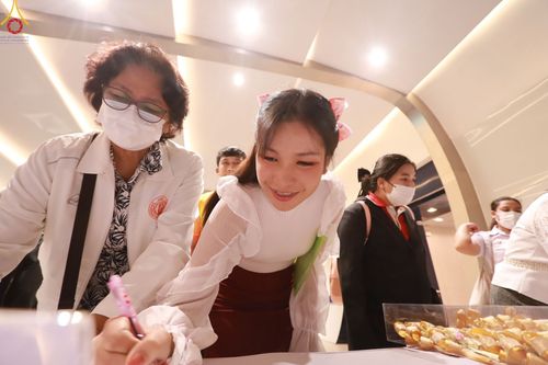 ภาพ No.103332:วันรวมพลังเด็กดี V-Star ผู้นำฟื้นฟูศีลธรรมโลก จังหวัดนครราชสีมา ณ เทอร์มินอล 21 โคราช ถ.มิตรภาพ ต.ในเมือง อ.เมืองนครราชสีมา จ.นครราชสีมา วันอังคารที่ 19 ธันวาคม พ.ศ. 2566