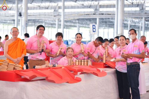 ภาพ No.211978:วันจันทร์ที่ 17 มีนาคม พ.ศ. 2568 บุญบรรจุกล่องไทยธรรม เพื่อถวายแด่พระสังฆาธิการ 40,000 กว่าวัดทั่วไทย ในวันคุ้มครองโลก 22 เมษายน พ.ศ. 2568 ณ บ้านแก้วเรือนทองคุณยายฯ วัดพระธรรมกาย