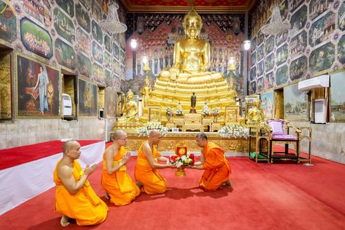 ภาพ No.264809:วันศุกร์ที่ 24 ตุลาคม พ.ศ. 2568 ถวายปัจจัยสมทบกฐิน ในโครงการกฐินสามัคคีทั่วไทย 30,000 วัด พุทธศักราช 2568 โดย คณะศิษยานุศิษย์ บูชาธรรม 80 ปี หลวงพ่อธัมชโย ณ วัดปากน้ำภาษีเจริญ กรุงเทพฯ