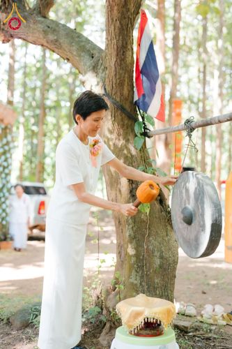ภาพ No.169502:พิธีทอดกฐิน ณ ศูนย์ปฏิบัติธรรมนานาชาติตะวันพร้าว จ.เชียงใหม่ ในโครงการกฐินสามัคคีทั่วไทย 30,000 วัด บูชาธรรม 80 ปี หลวงพ่อธัมมชโย โดยคณะศิษยานุศิษย์วัดพระธรรมกาย วันที่ 25 ตุลาคม พ.ศ. 2567