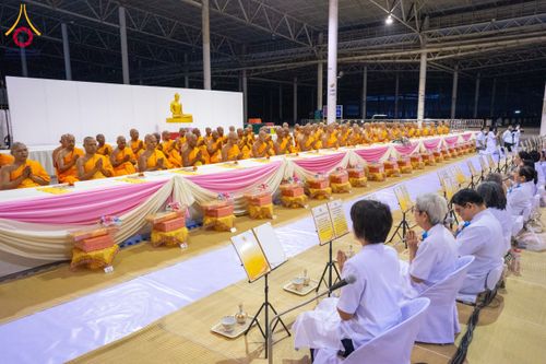 ภาพ No.202637:พิธีถวายภัตตาหารเป็นสังฆทาน แด่พระธรรมยาตรา ณ วัดพระธรรมกาย ตำบลคลองสาม อำเภอคลองหลวง จังหวัดปทุมธานี ในโครงการธรรมยาตรา กตัญญูบูชา มหาปูชนียาจารย์ พระมงคลเทพมุนี(สด จนฺทสโร) พระผู้ปราบมาร อนุสรณ์สถาน 7 แห่ง ปีที่ 13 วันที่ 28 มกราคม พ.ศ. 2568