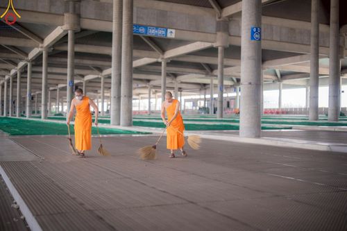 ภาพ No.219027:วันที่ 19-21 เมษายน พ.ศ. 2568 การเตรียมงานในลานธรรม , วิหารคด เพื่องานวันคุ้มครองโลก 22 เมษายน พ.ศ. 2568