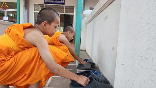 ภาพ No.61741:Photo Story พะเยาสว่างแล้ว กิจวัตรสามเณร โครงการบรรพชาสามเณร ฟื้นฟูพระพุทธศาสนาทั่วไทย  ณ ศูนย์ส่งเสริมศีลธรรมจังหวัดพะเยา โบราณสถานพระธาตุจอมทอง ต.บ้านต๋อม อ.เมือง จ.พะเยา