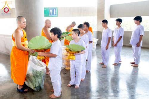 ภาพ No.213492:วันเสาร์ที่ 29 มีนาคม พ.ศ. 2568 พิธีปลงผม โครงการสามเณรยุวธรรมทายาท รุ่นที่ 33 โครงการสามเณรมัชฌิมธรรมทายาท รุ่นที่ 29 ณ ห้องปฏิบัติธรรมวิหารคด คอร์ 13 วัดพระธรรมกาย