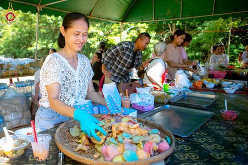 ภาพ No.182941:พิธีทอดกฐิน ณ วัดน้อยนาดี อ.ท่าตะเกียบ จ.ฉะเชิงเทรา ในโครงการทอดกฐินสามัคคีทั่วไทย 30,000 วัด บูชาธรรม 80 ปี หลวงพ่อธัมมชโย โดยคณะศิษยานุศิษย์วัดพระธรรมกาย วันที่ 9 พฤศจิกายน พ.ศ. 2567