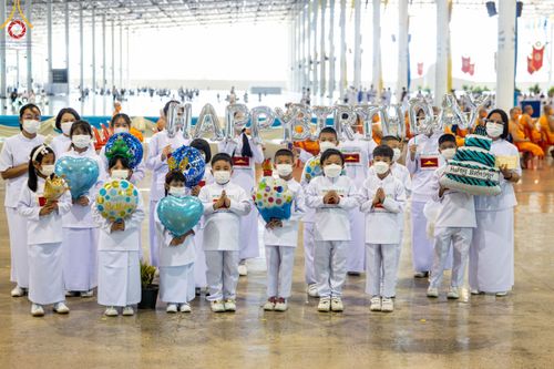 ภาพ No.102753:พิธีรับมอบต้นสมบัติจักรพรรดิ เพื่องานเผยแผ่พระพุทธศาสนาวิชชาธรรมกายไปทั่วโลก แด่ศูนย์ส่งเสริมศีลธรรมทั่วโลก 224 แห่ง วันอาทิตย์ที่ 17 ธันวาคม พ.ศ. 2566 ณ สภาธรรมกายสากล วัดพระธรรมกาย