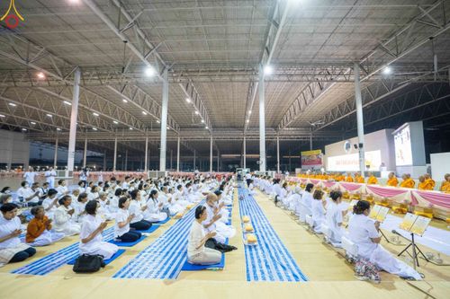 ภาพ No.188123:พิธีถวายภัตตาหารเป็นสังฆทาน แด่พระธรรมยาตรา ในโครงการธรรมยาตรา กตัญญูบูชา มหาปูชนียาจารย์ พระมงคลเทพมุนี(สด จนฺทสโร) พระผู้ปราบมาร อนุสรณ์สถาน 7 แห่ง ปีที่ 13 ณ สภาธรรมกายสากล วัดพระธรรมกาย วันที่ 2 มกราคม พ.ศ. 2568