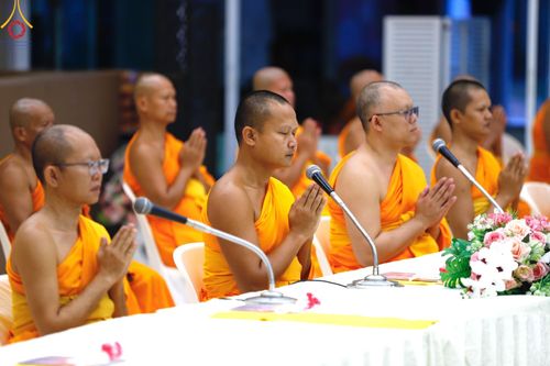 ภาพ No.127718:พิธีถวายภัตตาหารเป็นสังฆทาน แด่คณะพระธรรมยาตราฯ ในโครงการธรรมยาตราอัญเชิญพระบรมสารีริกธาตุ ประดิษฐาน ณ มหารัตนเจดีย์สิริปทุมสวรรค์ อ.บางกล่ำ จ.สงขลา วันที่ 8 มีนาคม พ.ศ. 2567