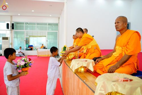 ภาพ No.134796:พิธีตัดปอยผม พิธีขอขมารับผ้าไตร พิธีบรรพชา และพิธีถวายบาตร ในโครงการบรรพชาสามเณร ฟื้นฟูพระพุทธศาสนาทั่วไทย  ณ ศูนย์ปฏิบัติธรรมและศูนย์อบรมเยาวชนเพชรบุรี ต.ท่าแลง อ.ท่ายาง จ.เพชรบุรี