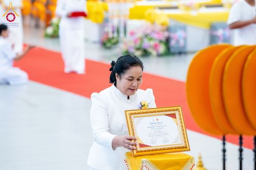 ภาพ No.153096:พิธีมอบรางวัลเกียรติยศ แก่สามเณรผู้สอบผ่าน โครงการสามเณรทรงพระปาฏิโมกข์ ปีที่ 2/2567 วันอังคารที่ 27 สิงหาคม พ.ศ.2567 ณ ห้องประชุมใหญ่ ค่ายจองแชมป์ หมู่กุฏิสามเณรเปรียญธรรม วัดพระธรรมกาย จ.ปทุมธานี