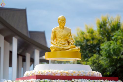 ภาพ No.239346:วันอาทิตย์ที่ 17 สิงหาคม พ.ศ. 2568 พิธีกดปุ่มอัญเชิญรูปเหมือน พระมงคลเทพมุนี (สด จันทสโร)  ณ มหาวิหารแก้วพระมงคลเทพมุนี  ศูนย์ปฏิบัติธรรมแก้วเมืองเลย