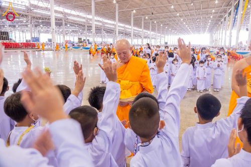 ภาพ No.127023:พิธีมอบใบประกาศเกียรติคุณองค์กรนานาชาติ และหน่วยงานที่ชักชวนคนร่วมโครงการนั่งสมาธิเพื่อสันติภาพโลกมากที่สุด วันอาทิตย์ที่ 1 มีนาคม พ.ศ. 2567 ณ สภาธรรมกายสากล วัดพระธรรมกาย