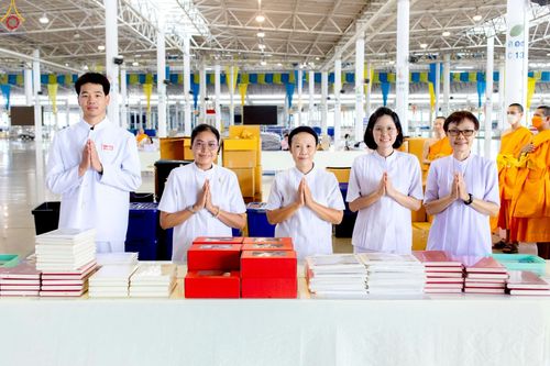 ภาพ No.228273:วันอาทิตย์ที่ 8 มิถุนายน พ.ศ. 2568 พิธีถวายทุนสนับสนุนพระไตรปิฎกฉบับธรรมชัย และอนุรักษ์คัมภีร์โบราณ ณ ห้องแก้วสารพัดนึก 2 วัดพระธรรมกาย