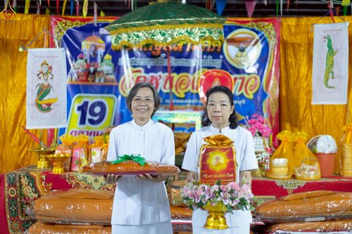 ภาพ No.260970:วันที่ 19 ตุลาคม พ.ศ. 2568 พิธีทอดกฐินสามัคคีทั่วไทย 30,000 วัด โดยคณะศิษยานุศิษย์ บูชาธรรม 81 ปี หลวงพ่อธัมมชโย ณ วัดหนองจิกยาว อ.หนองหญ้าไซ จ.สุพรรณบุรี