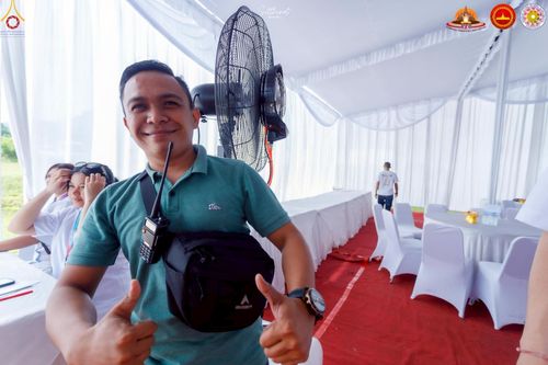 ภาพ No.224702:วันที่ 11 -12 พฤษภาคม พ.ศ. 2568 คณะพระอาจารย์ เจ้าหน้าที่ อาสาสมัคร นักศึกษา ทั้งชาวอินโดนีเซีย และชาวไทย ร่วมแรงร่วมใจ เตรียมงาน เก็บงาน ในวันวิสาขบูชา ณ พระมหาเจดีย์บรมพุทโธ ประเทศอินโดนีเซีย