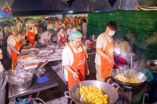 ภาพ No.200822:พิธีถวายภัตตาหารเป็นสังฆทาน แด่พระธรรมยาตรา ณ อนุสรณ์สถานบางปลา วัดบางปลา อำเภอบางเลน จังหวัดนครปฐม ในโครงการธรรมยาตรา กตัญญูบูชา มหาปูชนียาจารย์ พระมงคลเทพมุนี(สด จนฺทสโร) พระผู้ปราบมาร อนุสรณ์สถาน 7 แห่ง ปีที่ 13 วันที่ 24 มกราคม พ.ศ. 2568