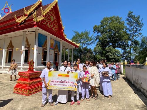 พิธีทอดกฐิน ณ วัดศรีสวัสดิ์ อ.กบินทร์บุรี จ.ปราจีนบุรี ในโครงการทอดกฐินสามัคคีทั่วไทย 30,000 วัด บูชาธรรม 80 ปี หลวงพ่อธัมมชโย โดยคณะศิษยานุศิษย์วัดพระธรรมกาย วันที่ 25 ตุลาคม พ.ศ. 2567