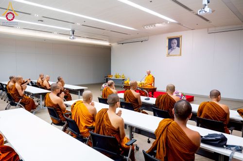 ภาพ No.222572:วันที่ 23 เมษายน พ.ศ. 2568 หลวงพ่อทัตตชีโวต้อนรับคณะสงฆ์บังกลาเทศ ณ อาคาร 100 ปี คุณยายมหารัตนอุบาสิกาจันทร์ ขนนกยูง วัดพระธรรมกาย