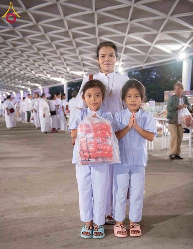 ภาพ No.276948:วันอาทิตย์ที่ 7 ธันวาคม พ.ศ. 2568 พิธีตักบาตรอาทิตย์ต้นเดือน ณ บ้านแก้วเรือนทองคุณยายฯ วัดพระธรรมกาย