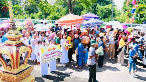 ภาพ No.181923:พิธีทอดกฐิน ณ วัดเนินทองวราราม จ.ลพบุรี ในโครงการทอดกฐินสามัคคีทั่วไทย 30,000 วัด บูชาธรรม 80 ปี หลวงพ่อธัมมชโย โดยคณะศิษยานุศิษย์วัดพระธรรมกาย วันที่ 2 พฤศจิกายน พ.ศ. 2567