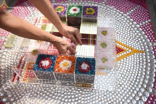 ภาพ No.90905:พิธีวางแผ่นพื้นคอนกรีต บรรจุดวงแก้ว และปฐมรัตนปฐวี ในบ่อมงคลมหาสมบัติ เพื่อสถาปนาอาคาร 80 ปี หลวงพ่อธัมมชโย วันอาทิตย์ที่ 15 ตุลาคม พ.ศ. 2566 ณ ศูนย์ปฎิบัติธรรมวิหารแดง จ.สระบุรี