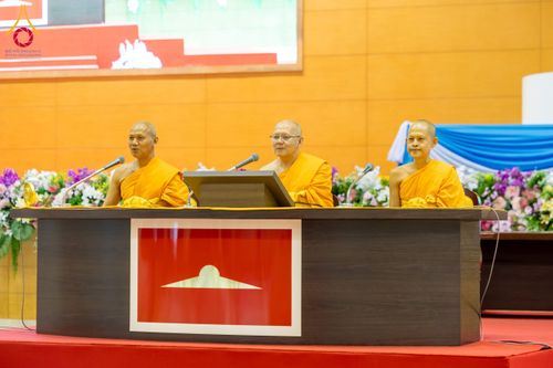 ภาพ No.209594:วันอาทิตย์ที่ 2 มีนาคม พ.ศ. 2568 พิธีภาคบ่าย สัมมนาพิเศษ, ปฏิบัติธรรม พิธีรับมอบพระบรมสารีริกธาตุ ณ สภาธรรมกายสากล วัดพระธรรมกาย