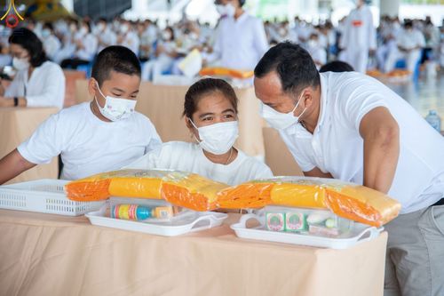 ภาพ No.82770:พิธีบุพเปตพลี ครั้งที่ 136 ร่วมอุทิศบุญแด่ญาติที่ล่วงลับไปแล้ว และสืบทอดอายุพระพุทธศาสนา วันเสาร์ที่ 17 มิถุนายน พ.ศ.2566 (วันพระแรม 14 ค่ำเดือน 7) ณ หอฉันคุณยายอาจารย์ฯ วัดพระธรรมกาย