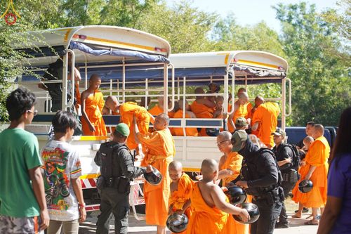 ภาพ No.61023:สามเณรออกบิณฑบาต และกิจกรรมอบรมสามเณร ในโครงการบรรพชาสามเณรฟื้นฟู พระพุทธศาสนาทั่วไทย ณ ศูนย์อบรมที่พักสงฆ์บ้านร่มเย็น จ.นราธิวาส วันที่ 2-15 เมษายน พ.ศ. 2567