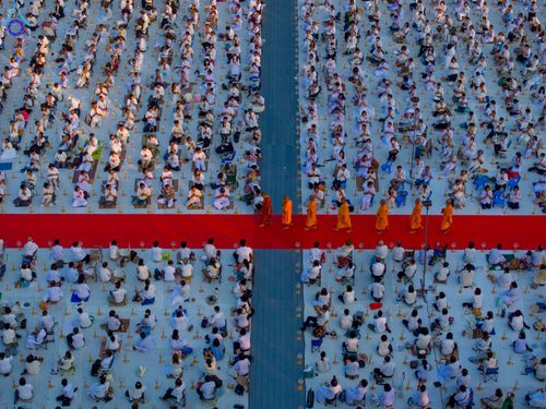 ภาพ No.109767:พิธีจุดประทีปถวายเป็นพุทธบูชา และบูชาธรรมมหาปูชนียาจารย์ วันที่ 10 มกราคม พ.ศ. 2567 ณ อนุสรณ์สถานคลองบางนางแท่น อ.สามพราน จ.นครปฐม