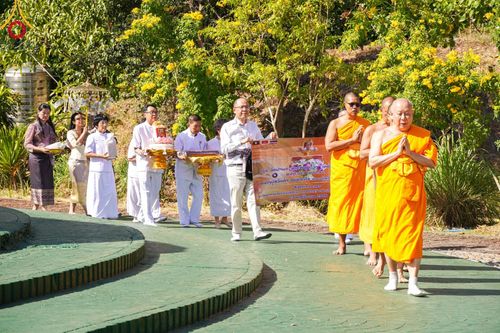 ภาพ No.98186:พิธีทอดกฐินสมทบวัดกัลยาณมิตร วัดป่าพระทัมเทพวง สปป.ลาว หลวงปู่สุวันคำ จันทสาโร วันที่ 23 พฤศจิกายน พ.ศ. 2566