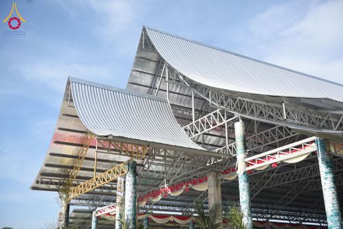 ภาพ No.175071:พิธีทอดกฐินสถาปนา แผ่นสิริฉะทะนะรัสมี(หลังคา) อาคาร 80 ปี หลวงพ่อธัมมชโย ณ ศูนย์ปฏิบัติธรรมวิหารแดง จ.สระบุรี วันเสาร์ที่ 9 พฤศจิกายน พ.ศ. 2567