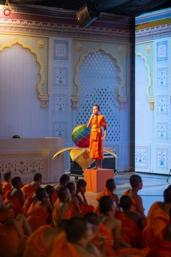 ภาพ No.80614:สามเณรชมนิทรรศการ และสื่อนวัตกรรมพระพุทธศาสนาภาพยนต์ 3 มิติ-จักรวาลนฤมิต ในโครงการบรรพชาสามเณร ฟื้นฟูพระพุทธศาสนาทั่วไทย ประจำปี 2566 ณ วัดพระธรรมกาย จ.ปทุมธานี