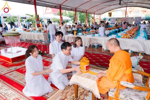 ภาพ No.170687:พิธีทอดกฐิน ณ วัดมงคลพุการาม ปทุมธานี ในโครงการกฐินสามัคคีทั่วไทย 30,000 วัด บูชาธรรม 80 ปี หลวงพ่อธัมมชโย โดยคณะศิษยานุศิษย์วัดพระธรรมกาย วันที่ 27 ตุลาคม พ.ศ. 2567