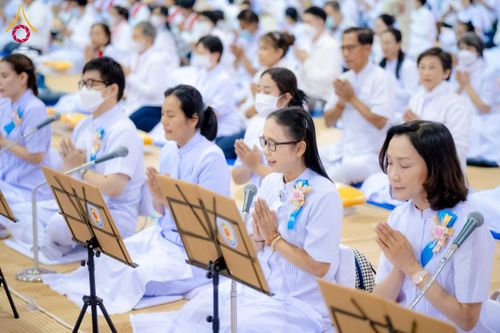 ภาพ No.204242:พิธีถวายภัตตาหารเป็นสังฆทาน แด่พระธรรมยาตรา ณ วัดพระธรรมกาย ตำบลคลองสาม อำเภอคลองหลวง จังหวัดปทุมธานี ในโครงการธรรมยาตรา กตัญญูบูชา มหาปูชนียาจารย์ พระมงคลเทพมุนี(สด จนฺทสโร) พระผู้ปราบมาร อนุสรณ์สถาน 7 แห่ง ปีที่ 13 วันที่ 31 มกราคม พ.ศ. 2568