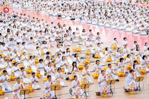 ภาพ No.239521:วันอาทิตย์ที่ 17 สิงหาคม พ.ศ. 2568 พิธีถวายคิลานเภสัช และอุปกรณ์ทางการแพทย์ แด่คณะสงฆ์ เนื่องในวันธรรมชัย ณ ห้องแก้วสารพัดนึก 2 สภาธรรมกายสากล วัดพระธรรมกาย