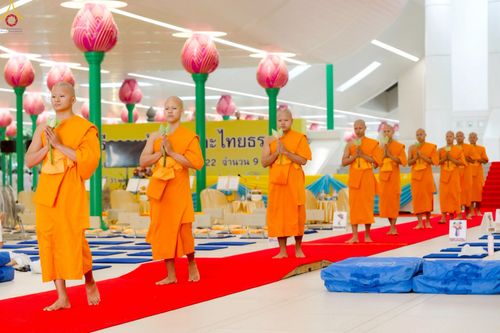 ภาพ No.227315:วันเสาร์ที่ 31 พฤษภาคม พ.ศ. 2568 พิธีเวียนประทักษิณรอบพระอุโบสถ ในพิธีอุปสมบท สามเณรเตรียม DCI รุ่นที่ 22 ณ อุโบสถพระไตรปิฎก วัดพระธรรมกาย