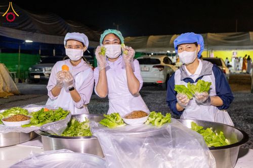 ภาพ No.201757:พิธีถวายภัตตาหารเป็นสังฆทาน แด่พระธรรมยาตรา ณ อนุสรณ์สถานบางปลา วัดบางปลา อำเภอบางเลน จังหวัดนครปฐม ในโครงการธรรมยาตรา กตัญญูบูชา มหาปูชนียาจารย์ พระมงคลเทพมุนี(สด จนฺทสโร) พระผู้ปราบมาร อนุสรณ์สถาน 7 แห่ง ปีที่ 13 วันที่ 26 มกราคม พ.ศ. 2568
