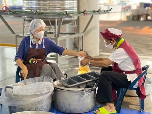 ภาพ No.58180:V.41 เทหมดใจ  ลุยต่อไป ร้อยซาวปี การเตรียมงาน การปฏิบัติงาน และการเก็บงาน ของเจ้าหน้าที่หน่วยงานต่างๆ เพื่อพิธีฉลองอายุวัฒนมงคล 80 ปี หลวงพ่อธัมมชโย และรับถวายมหาสังฆทาน 10,000 กว่าวัดทั่วประเทศ ในวันคุ้มครองโลก จันทร์ที่ 22 เมษายน พ.ศ. 2567