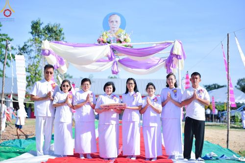 ภาพ No.95354:พิธีทอดกฐินสามัคคี เพื่อสร้างอาคาร 80 ปี หลวงพ่อธัมมชโย ณ ศูนย์ปฏิบัติธรรมวิหารแดง อำเภอวิหารแดง จ.สระบุรี วันที่ 18 พฤศจิกายน พ.ศ. 2566