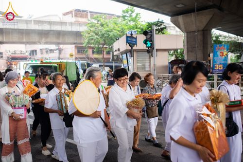 ภาพ No.178501:พิธีทอดกฐิน ณ วัดดวงแข แขวงรองเมือง เขตปทุมวัน กรุงเทพฯ ในโครงการทอดกฐินสามัคคีทั่วไทย 30,000 วัด บูชาธรรม 80 ปี หลวงพ่อธัมมชโย โดยคณะศิษยานุศิษย์วัดพระธรรมกาย วันที่ 15 พฤศจิกายน พ.ศ. 2567