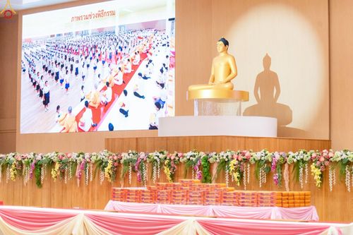 ภาพ No.245870:วันเสาร์ที่ 13 กันยายน พ.ศ. 2568 พิธีมอบผ้าไตรประธานกฐินสัมฤทธิ์เด็กดี V-Star ณ สภาธรรมกายสากล วัดพระธรรมกาย