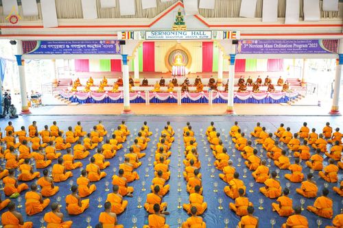 ภาพ No.76509:คณะสงฆ์และสามเณรบังกลาเทศ ปฎิบัติธรรมและจุดโคมประทีปถวายเป็นพุทธบูชา วันที่ 17 กุมภาพันธ์ พ.ศ. 2566