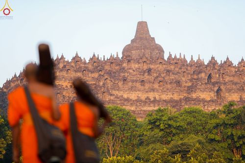ภาพ No.104081:พิธีเดินธรรมยาตรา สามเณรธรรมทายาทชาวอินโดนีเซียกว่า 1,000 รูป ณ มหาเจดีย์บุโรพุทโธ ประเทศอินโดนีเซีย ในวันที่ 21 ธันวาคม พ.ศ. 2566