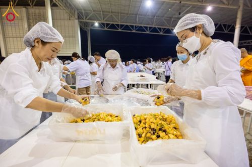 ภาพ No.120562:พิธีถวายภัตตาหารเป็นสังฆทาน แด่คณะพระธรรมยาตรา ปีที่ 12 วันที่ 29 มกราคม พ.ศ. 2567 ณ สภาธรรมกายสากล วัดพระธรรมกาย