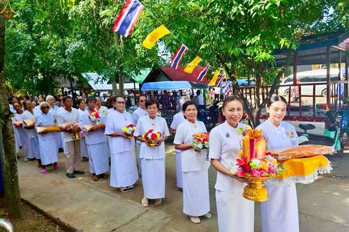 ภาพ No.264213:วันที่ 22 ตุลาคม พ.ศ. 2568 พิธีทอดกฐินสามัคคีทั่วไทย 30,000 วัด โดยคณะศิษยานุศิษย์ บูชาธรรม 81 ปี หลวงพ่อธัมมชโย ณ วัดสระบัวดอนหัน ตำบลยางคำ  อำเภอหนองเรือ จังหวัดขอนแก่น