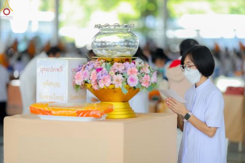 ภาพ No.104472:พิธีบุพเปตพลี ครั้งที่ 145 อุทิศบุญแด่หมู่ญาติที่ล่วงลับไปแล้ว และสืบทอดอายุพระพุทธศาสนา วันพุธที่ 27 ธันวาคม พ.ศ. 2566 (วันพระขึ้น 15 ค่ำ เดือน 12 ) ณ หอฉันคุณยายอาจารย์ฯ วัดพระธรรมกาย