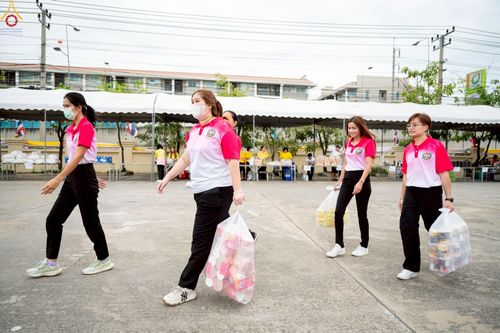 ภาพ No.241839:วันอาทิตย์ที่ 31 สิงหาคม พ.ศ. 2568 พิธีทำบุญแด่คณะสงฆ์ 122 รูป ฉลอง 121 ปี อำเภอคลองหลวง จ.ปทุมธานี เพื่อนำส่งช่วยเหลือคณะสงฆ์ 323 วัด 4 จังหวัดชายแดนภาคใต้ และช่วยเหลือประชาชนจากเหตุปะทะ แนวชายแดนไทย-กัมพูชา ณ บริเวณหน้าที่ว่าการอำเภอคลองหลวง 