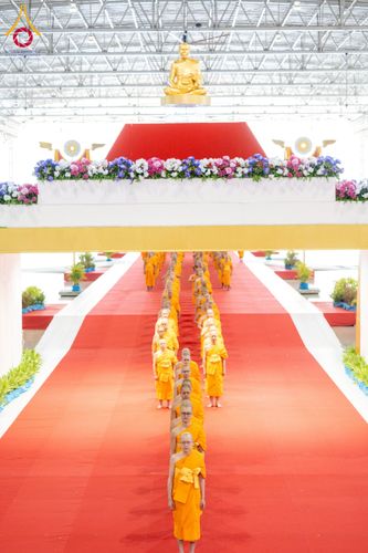 ภาพ No.237393:วันอาทิตย์ที่ 10 สิงหาคม พ.ศ.2568 พิธีมอบใบประกาศเกียรติคุณ โครงการสอบบาลี "ฉลองแชมป์" บูชาธรรม 80 ปี หลวงพ่อธัมมชโย ประจำปี 2568 และ พิธีมอบดวงแก้วสามเณรทรงบาลีไวยากรณ์ ณ สภาธรรมกายสากล วัดพระธรรมกาย ปทุมธานี