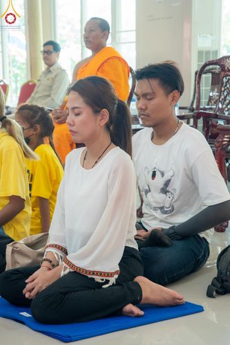 ภาพ No.59074:พิธีปลงผมและแห่นาคธรรมทายาท ในโครงการบรรพชาสามเณร ภาคฤดูร้อน เฉลิมพระเกียรติพระบาทสมเด็จพระเจ้าอยู่หัว เนื่องในโอกาส  พระราชพิธีมหามงคลเฉลิมพระชนมพรรษา 6 รอบ  ปลงผมนาคในวันที่ 21 เมษายน พ.ศ 2567 ณ วัดกลางธนรินทร์ (ธรรมอุทยานบ้านแป้ง)